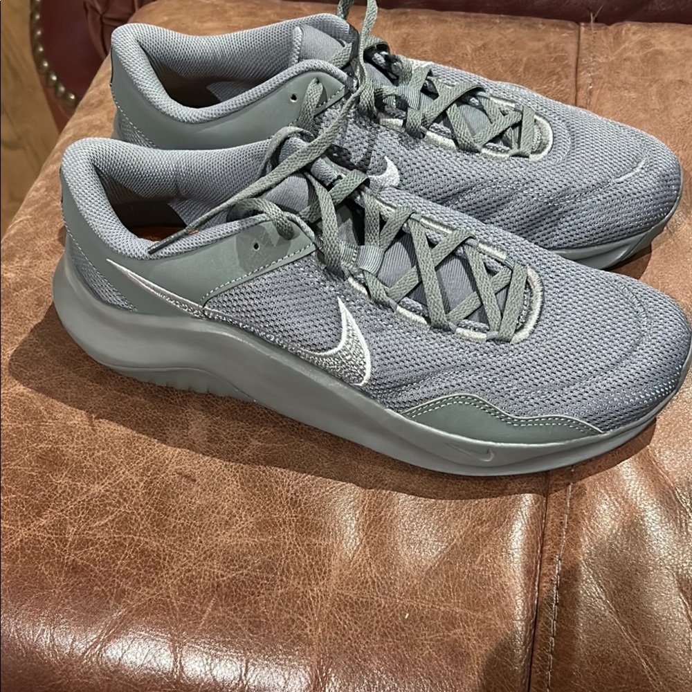 Nike Men's Gray Shoes